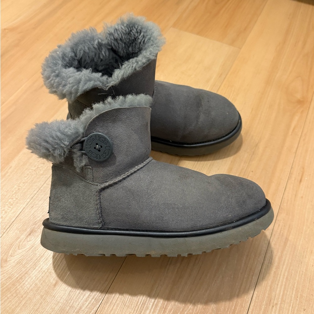 UGG Gray Winter Boots with Plush Lining and Soft Suede